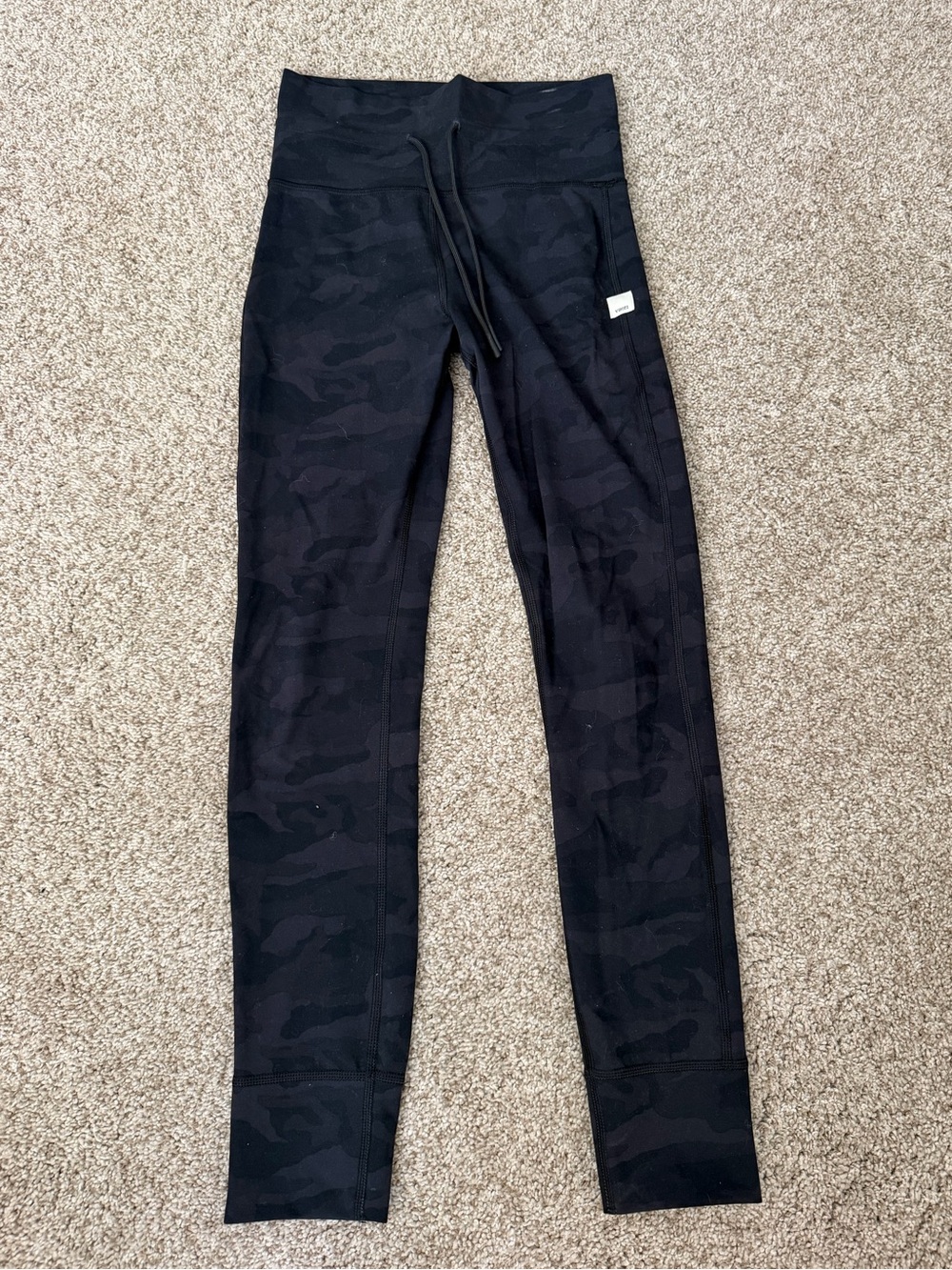Vuori Dark Camo Pull On Leggings Joggers. Tie Waist. Pilates. Yoga. SZ XS. EUC